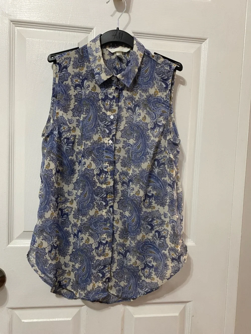 H&M Blue Paisley Sleeveless Chiffon Blouse - EUC - Size 8 - Picture 2 of 7